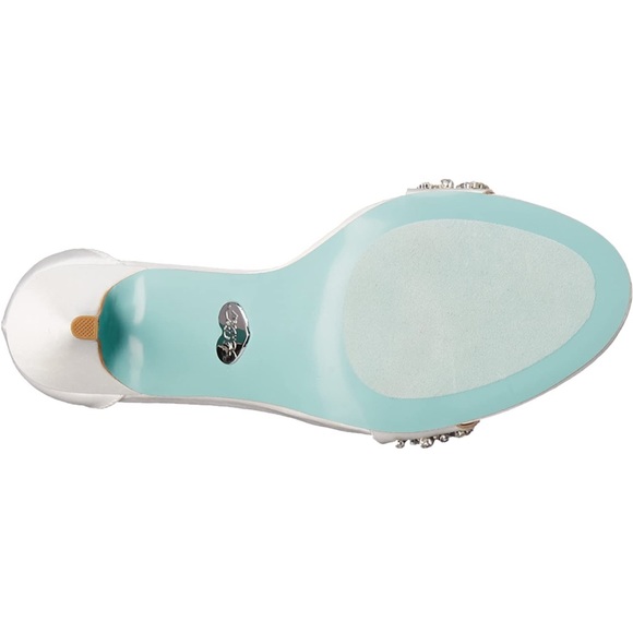 Betsey Johnson Ivory Satin wedding heel- size 8 - Picture 5 of 6